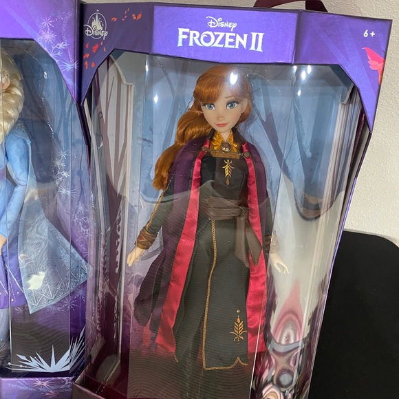 Disney Store Frozen 2 Elsa and Anna Limited Edition Doll collectable - Picture 4 of 9